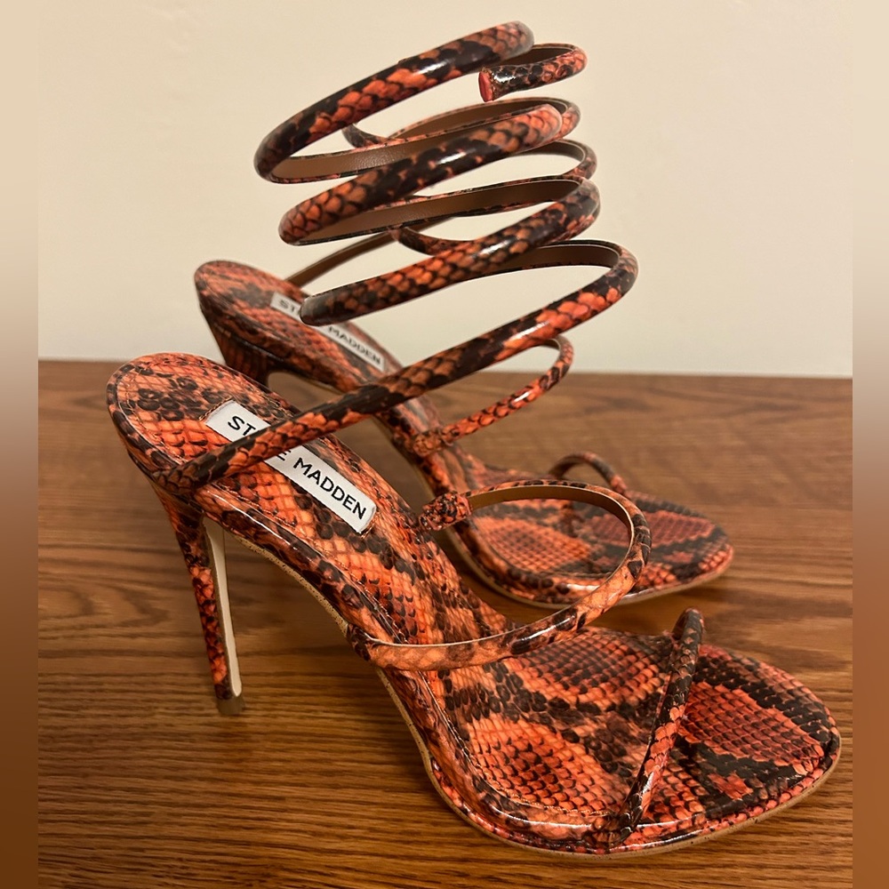 Steve Madden Exotica Ankle Wrap Sandals Orange Snake Size 8.5. Brand New!